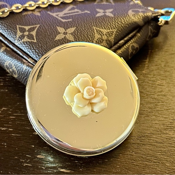 NEW Dolce & Gabbana Limited Edition Compact Mirror Foldable Gold Ceramic Flower - Picture 2 of 10